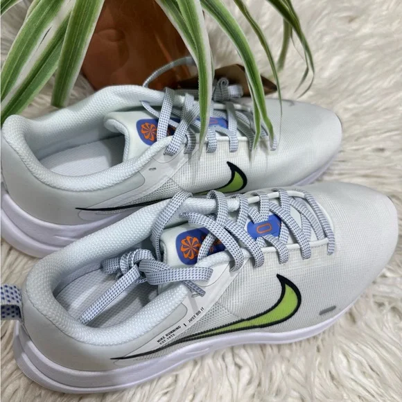 New🌿Nike White and Lime Green Running Shoes - Picture 2 of 6